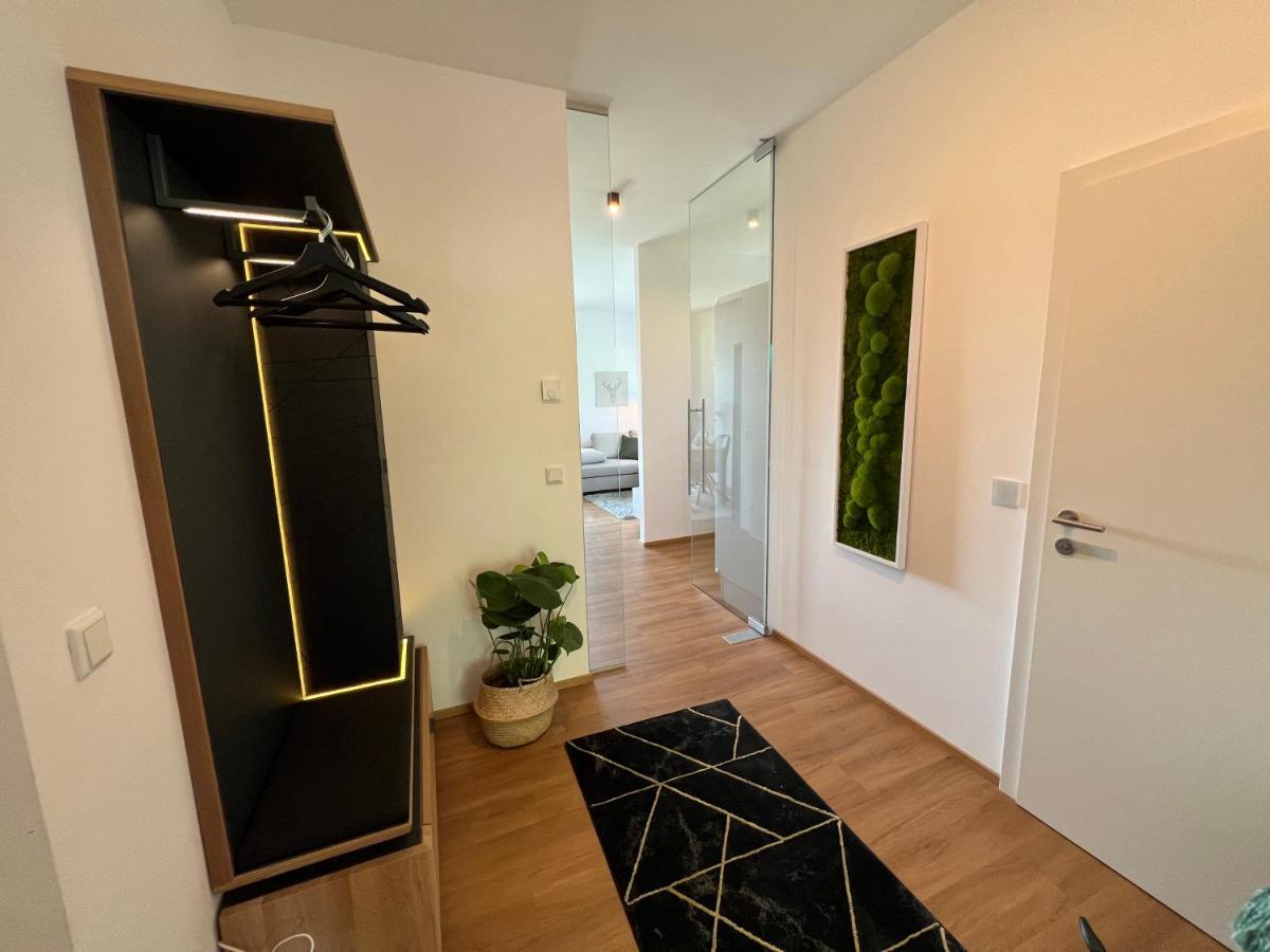 Designapartment Blue Sky -55M2-Free Parking & Wifi Graz Dış mekan fotoğraf